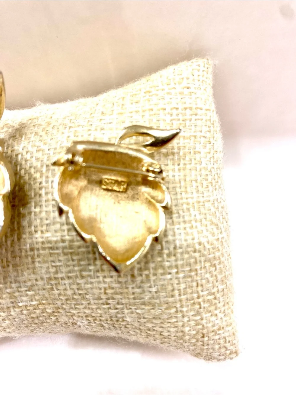 Vintage Gold Leaf Brooch Set - Shimmering Gold